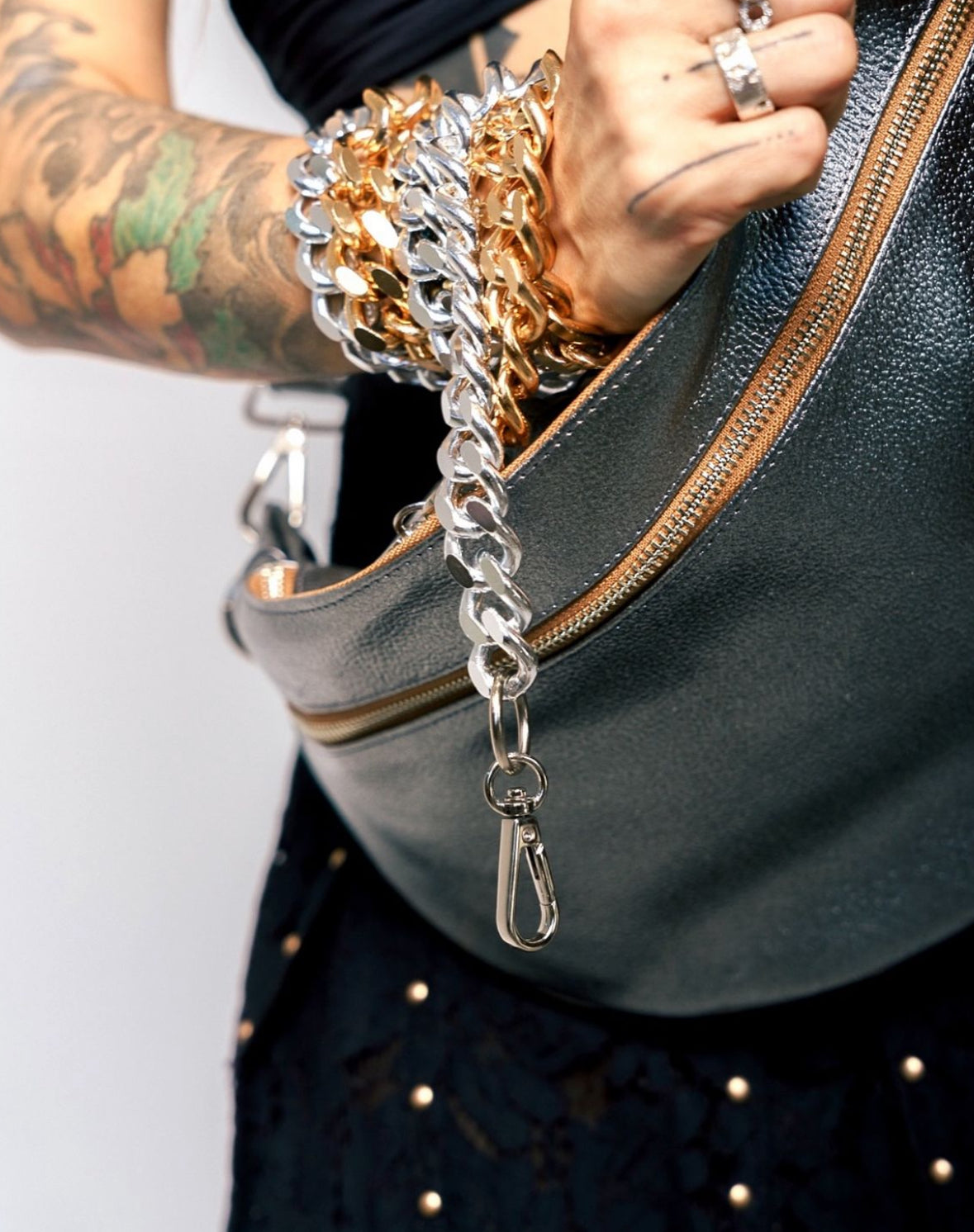 Hendrix Bag Charcoal + Cadena Plata