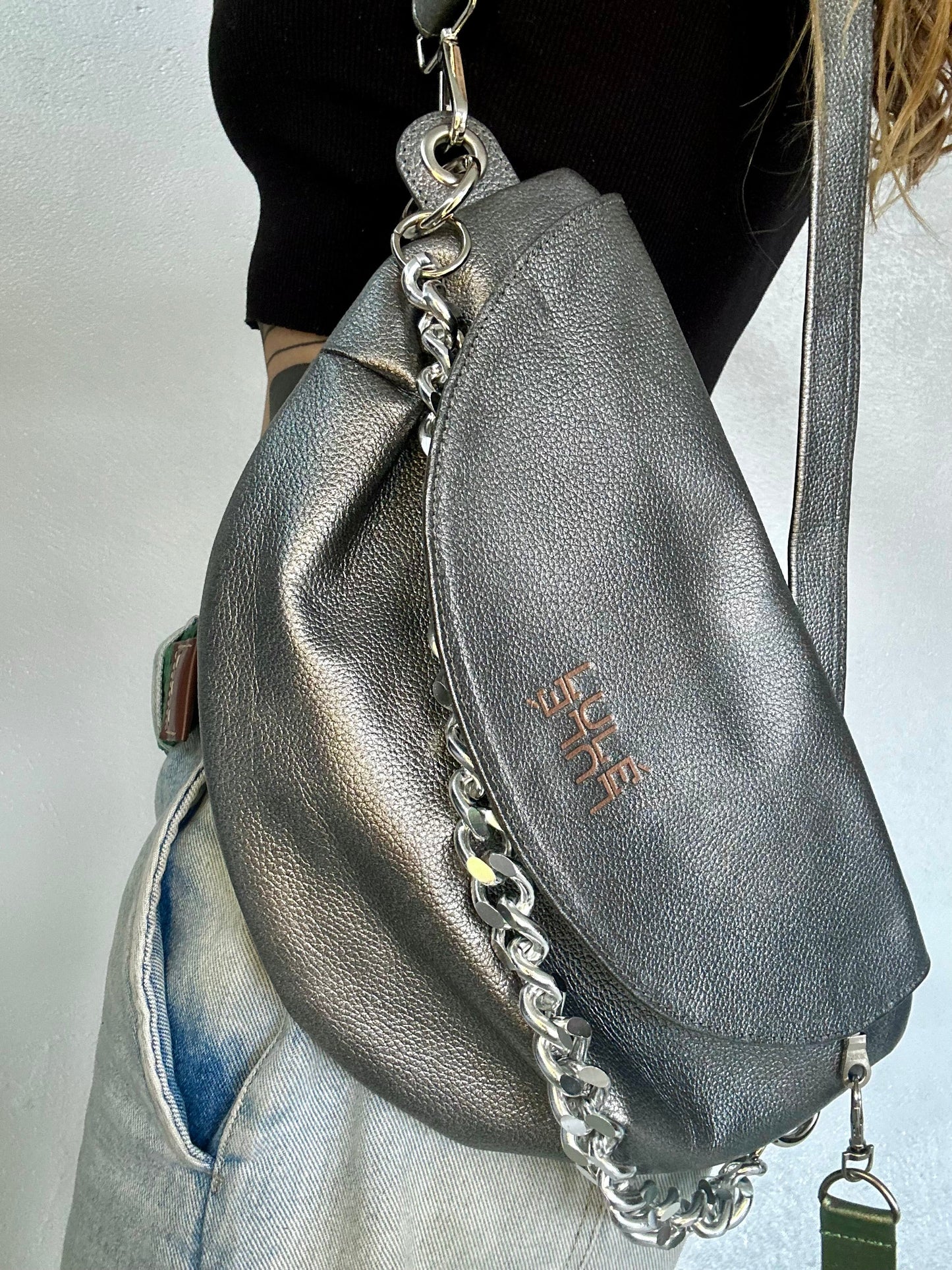 Reptilia Bag Charcoal XL + Cadena Plata