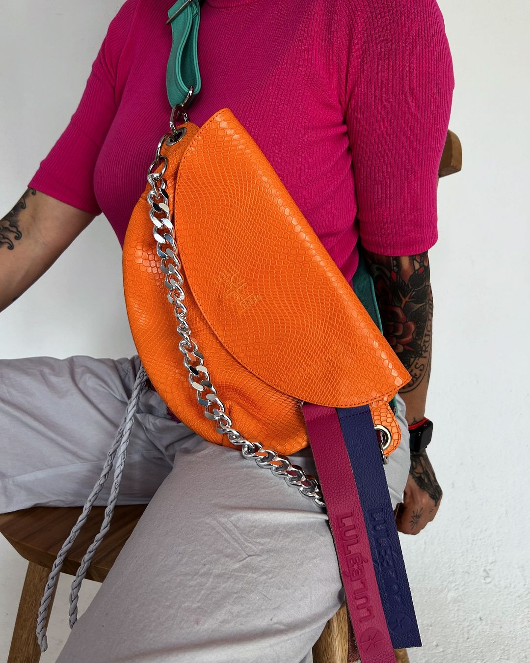 Reptilia Bag Mandarina + Flecos + Cadena Plateada